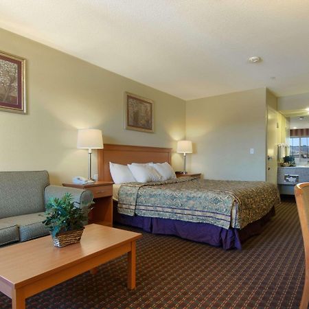 Days Inn By Wyndham Hayward Airport Room photo