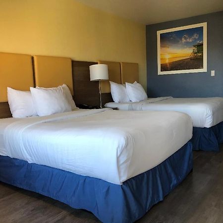 Days Inn By Wyndham Hayward Airport Exterior photo